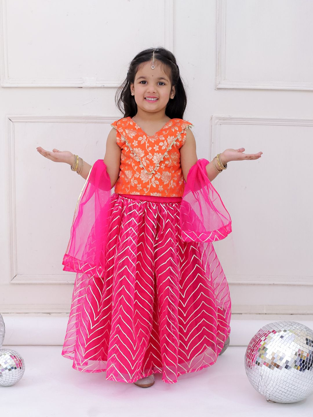 KID1 Girls Ready to Wear V-Neck Zari Detail Lehenga & Blouse With Dupatta