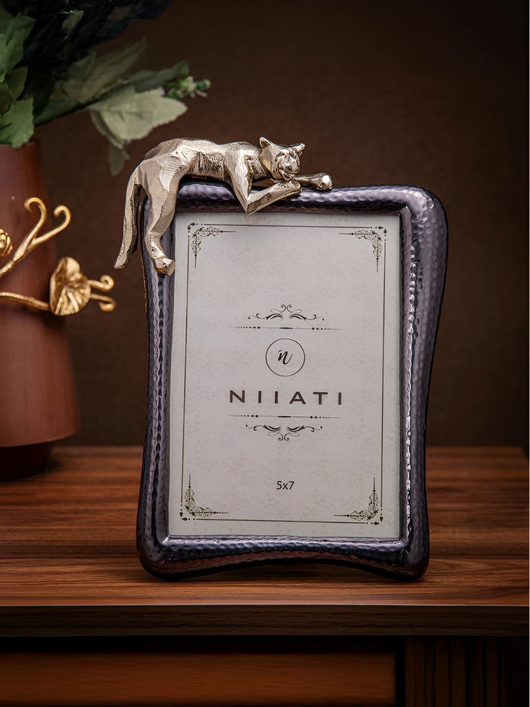 giBOX Black & Gold-Toned Metal Table Photo Frames
