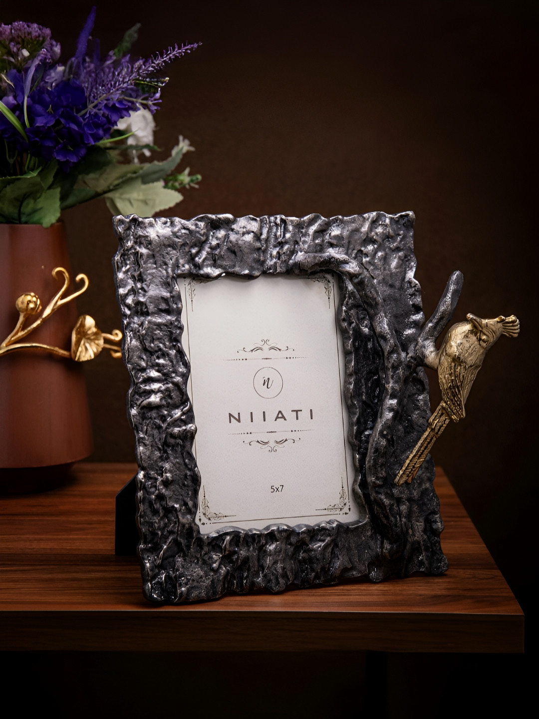 giBOX Black & Gold-Toned Metal Table Photo Frames