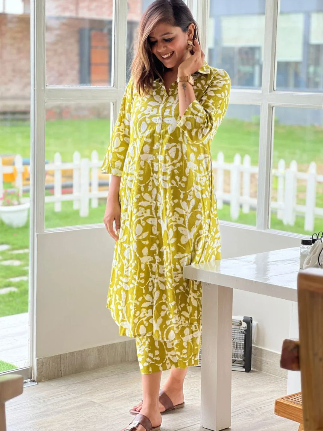 The Svaya Women Floral Printed Regular Pure Cotton Kurta with Trousers