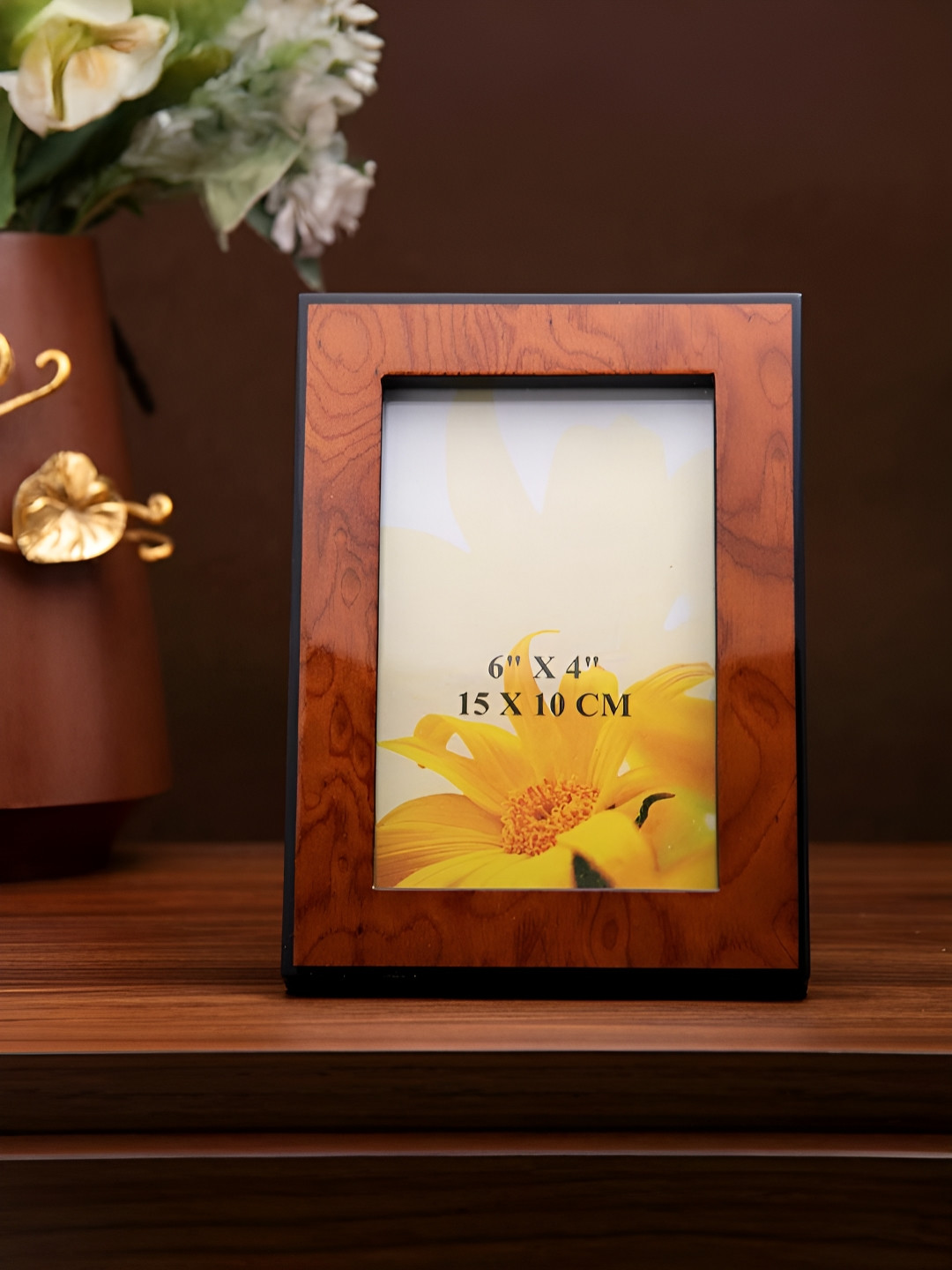 giBOX Franze Saffron Brown And Black Glossy Finish Premium Wooden Table Photo Frames