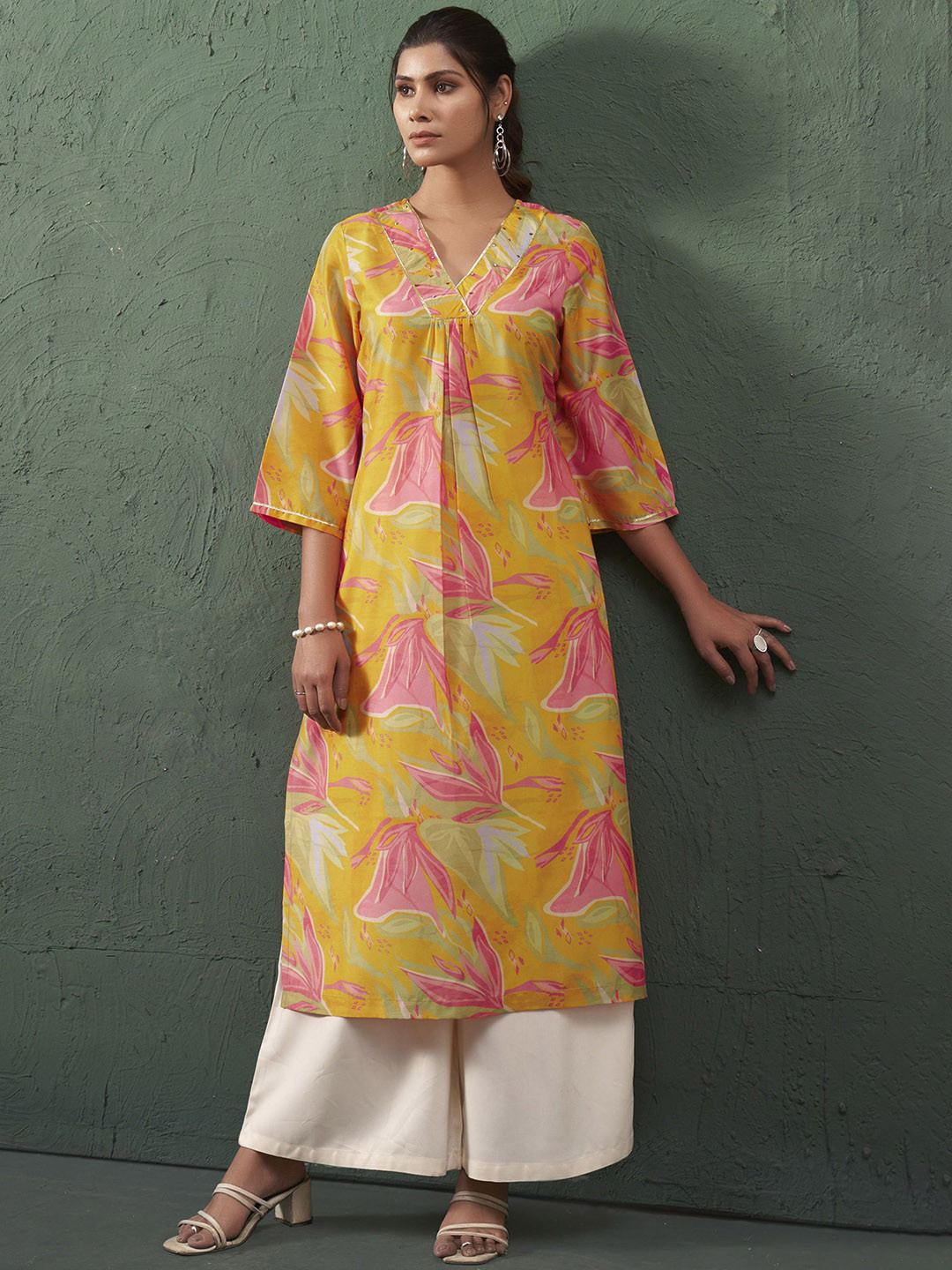 Anouk Floral Printed Beads and Stones Pleated Cotton Straight Kurta