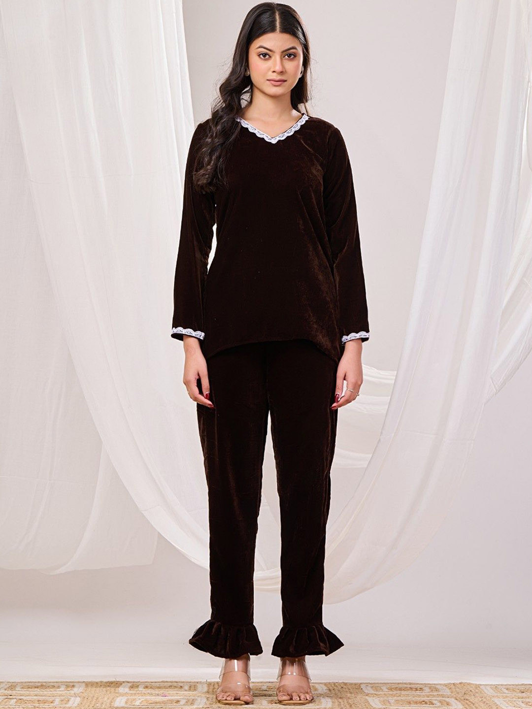 Futra Gabha V-Neck Long Sleeves Velvet Tunic With Trousers