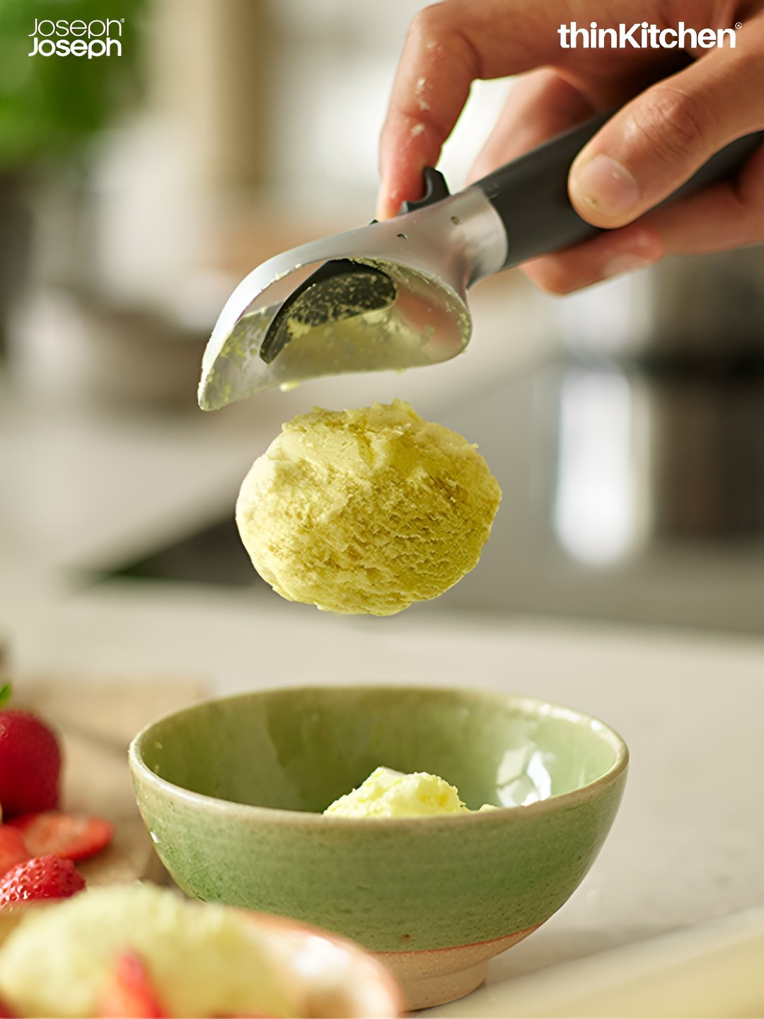 Joseph Joseph Elevate Ice-cream scoop with integrated tool rest