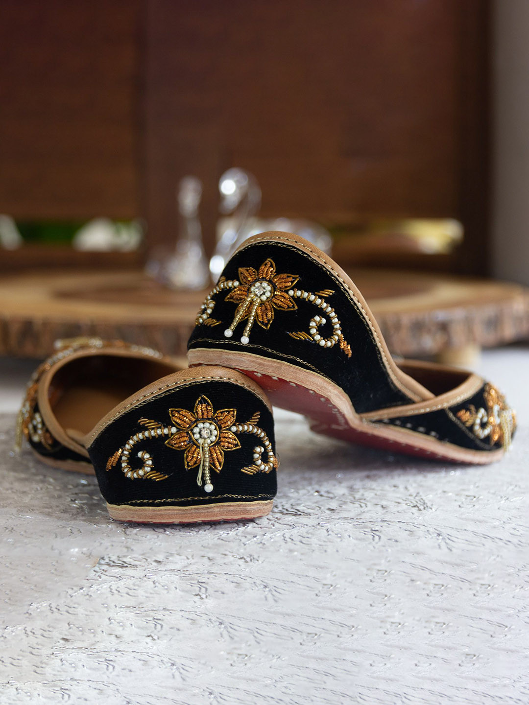 Amaryllis for her Women Embellished Mojaris