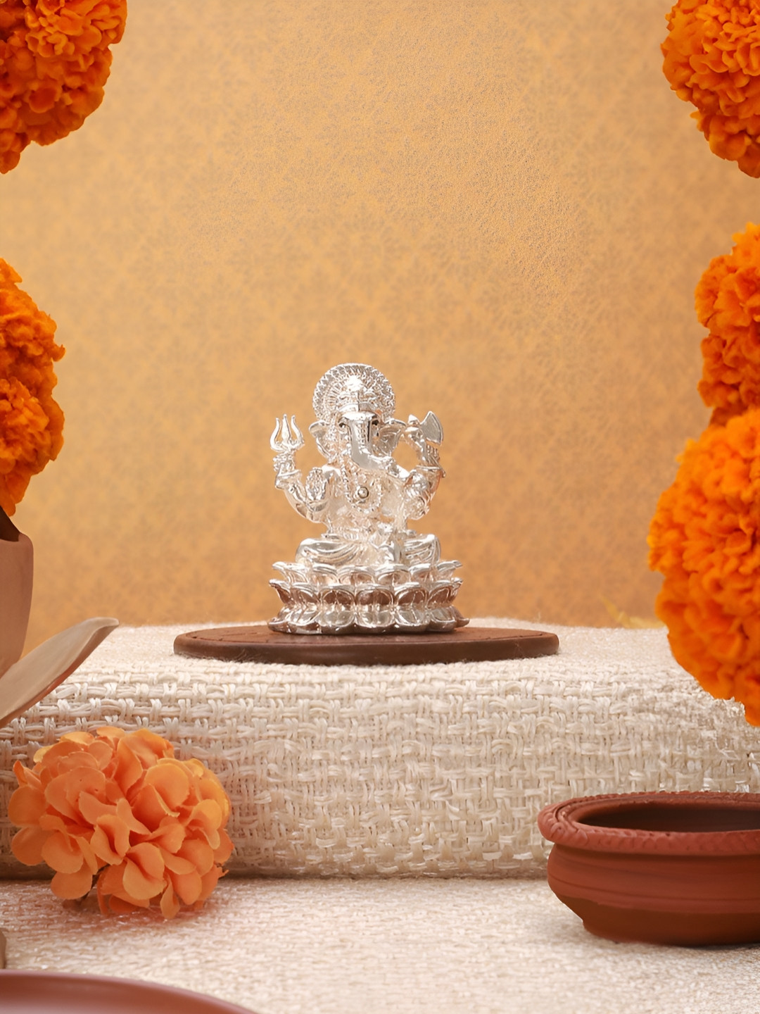 Saraf RS Jewellery Ganpati Ekdant on Lotus Silver Metallic Prayer Room Small Showpiece - 2.6 Inches