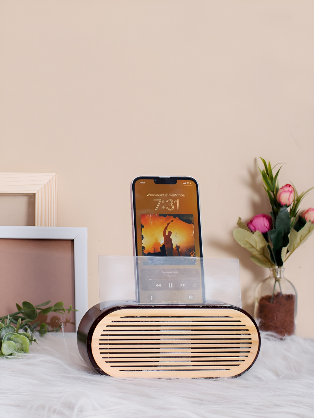 Confetti Gifts Wooden Mobile Sound Amplifier With Acrylic Plaque