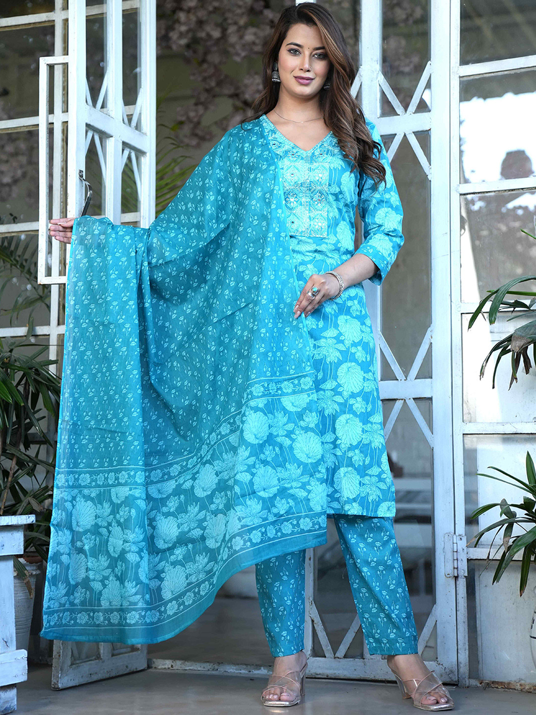 RI AND SU Floral Printed V-Neck Pure Cotton Straight Kurta With Trousers & Dupatta