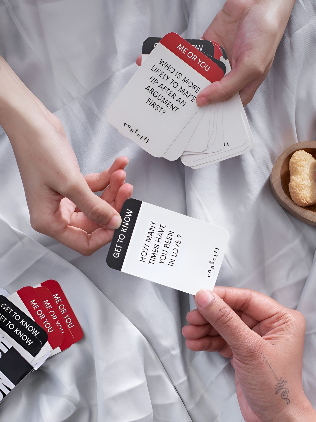 Confetti Gifts White & Black 60 Pcs Activity Card Game