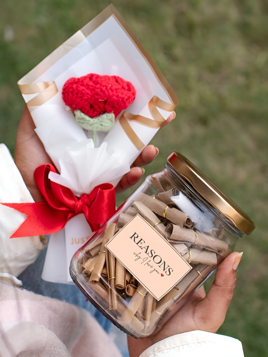 Confetti Gifts Red Crochet flower With 52 Reasons why I Love You Jar Home Gift Sets