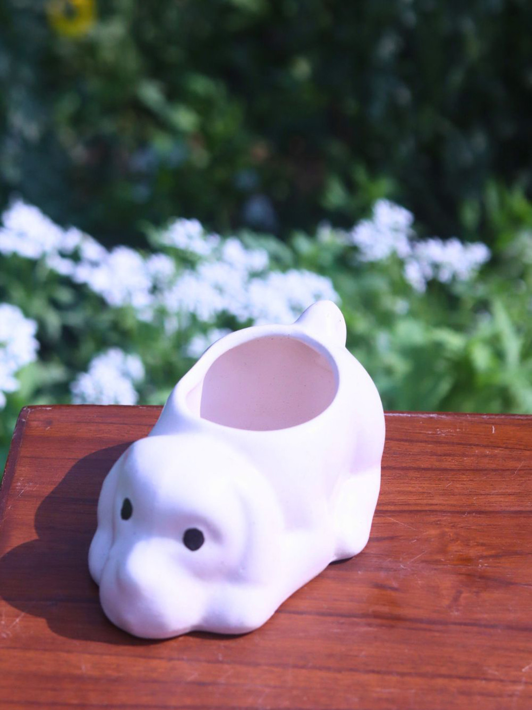 WEAVING HOMES White Ceramic Cutie Dog Planter
