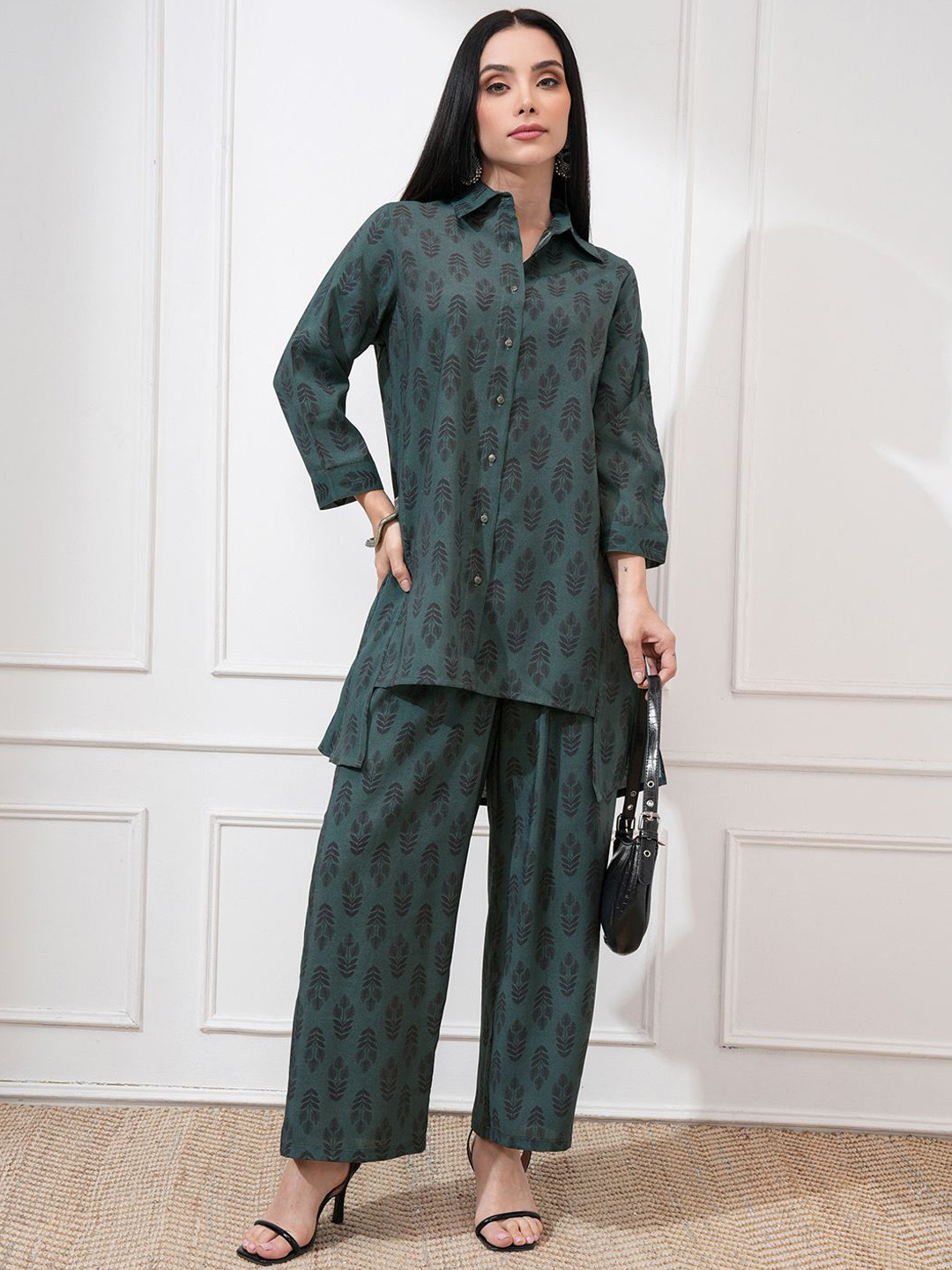Vishudh Women Printed Tunic With Shirt Collar And Elasticated Bottom Co-Ord Set