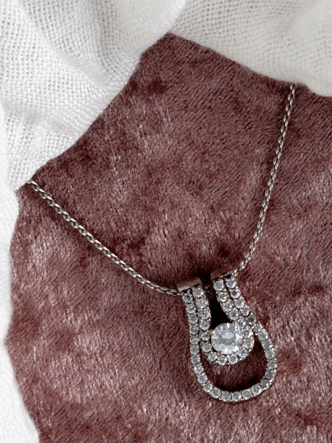 Tuanz Silver Jewelry Yuva Elle 925 Sterling Silver Rhodium-Plated Pendant With Chain