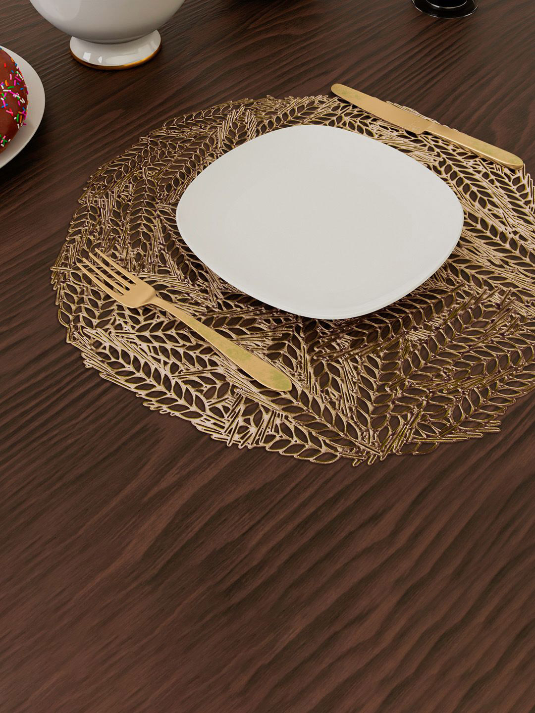 Kuber Industries Gold-Toned 2 Pieces Round Leaf-Design Bed Side Table Placemats