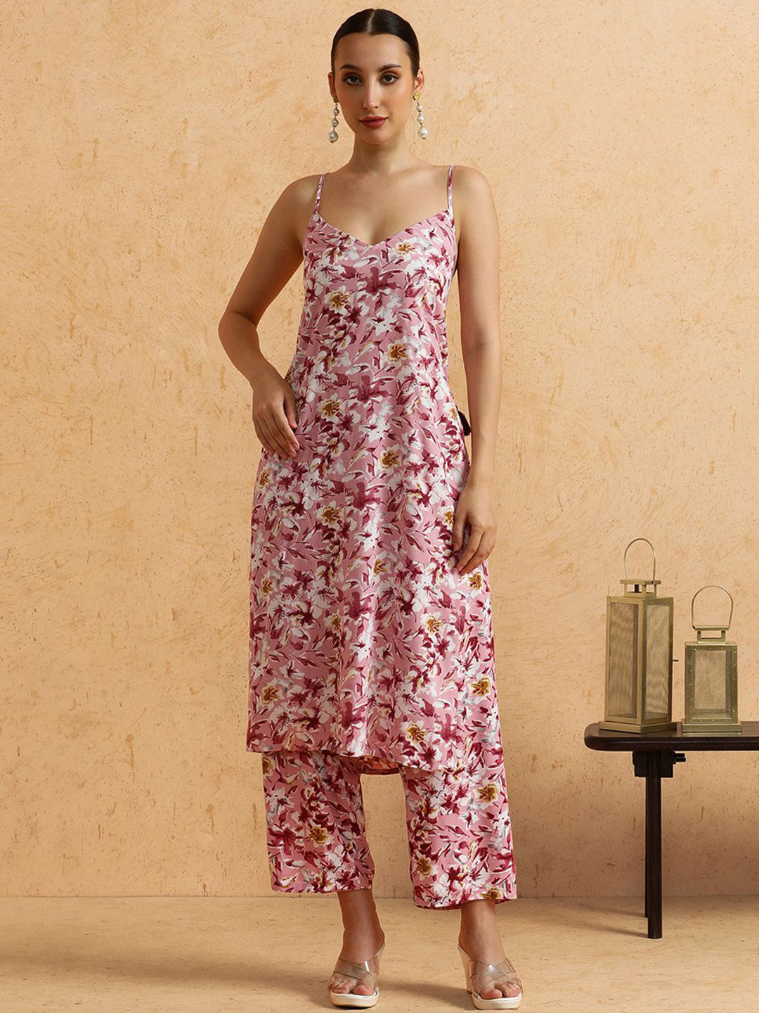 SHAHAD Floral Printed Sweetheart Neck Straight Kurta With Trousers