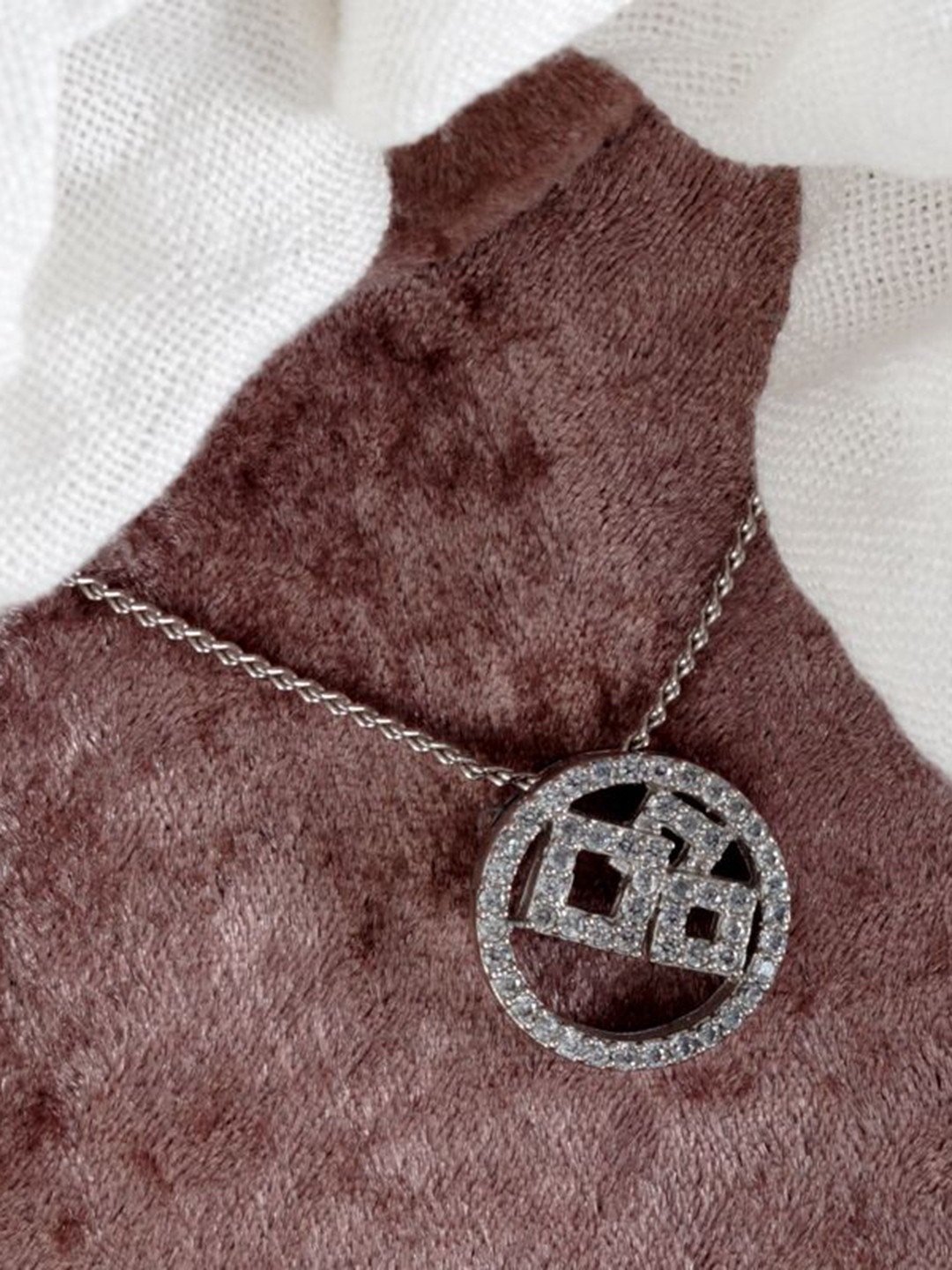 Tuanz Silver Jewelry Rhodium-Plated Circular Pendants with Chains