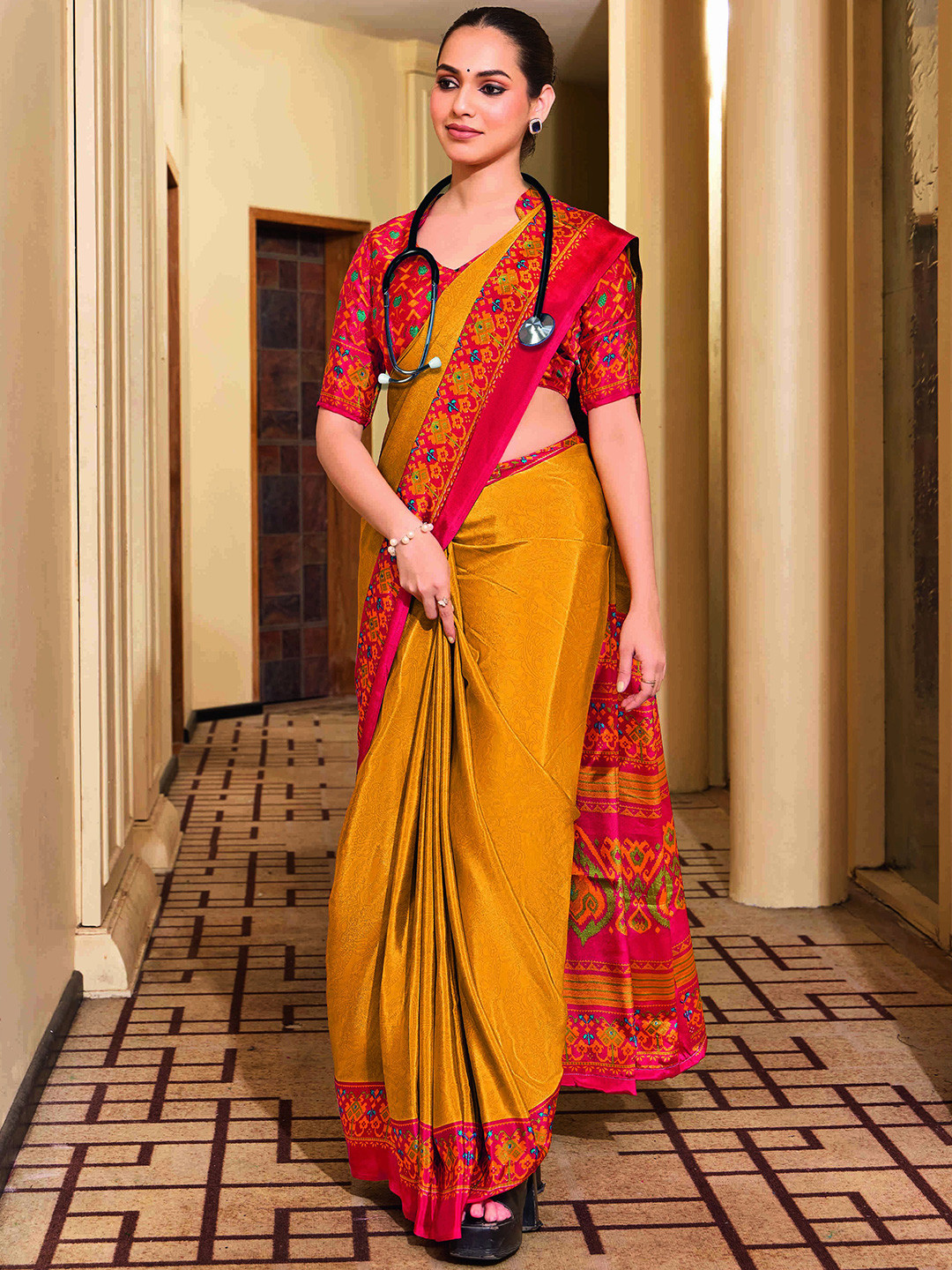 KCPC BANDHANI Solid Saree with Blouse Piece