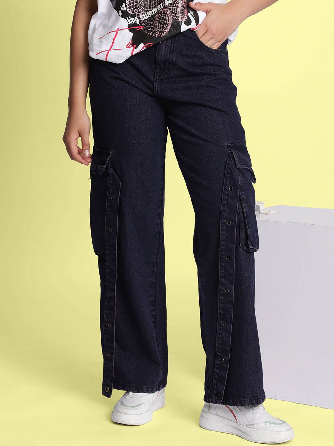 Bene Kleed Women Relaxed Fit Tinted Cargo Jeans