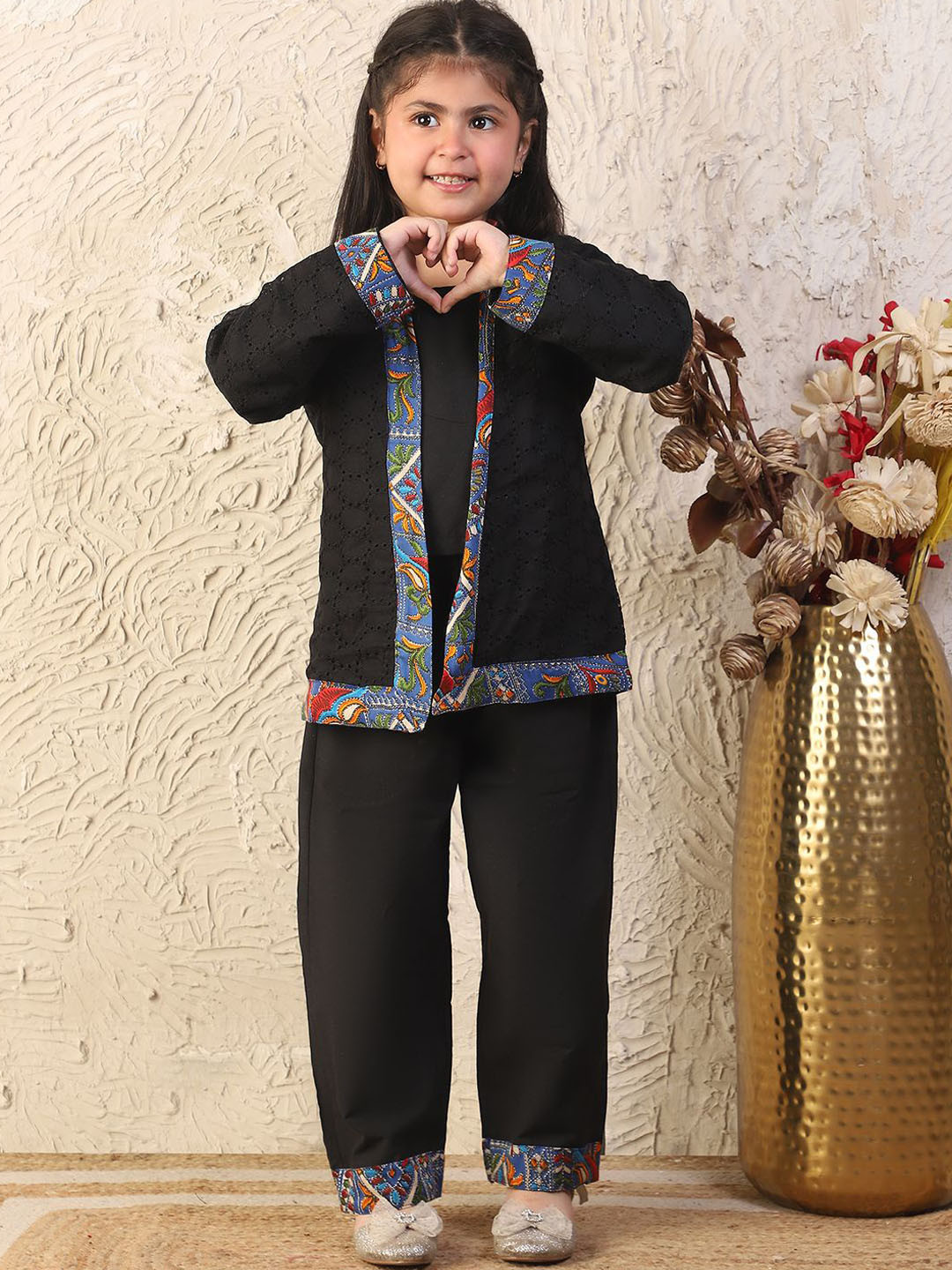 NEUDIS Girls Self Designed Sqaure Neck Pure Cotton Top With Trousers & Shrug