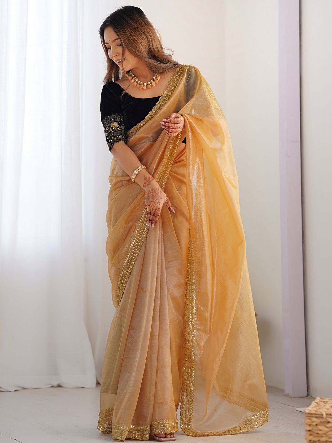 DIVASTRI Sequinned Border Net Saree With Blouse Piece