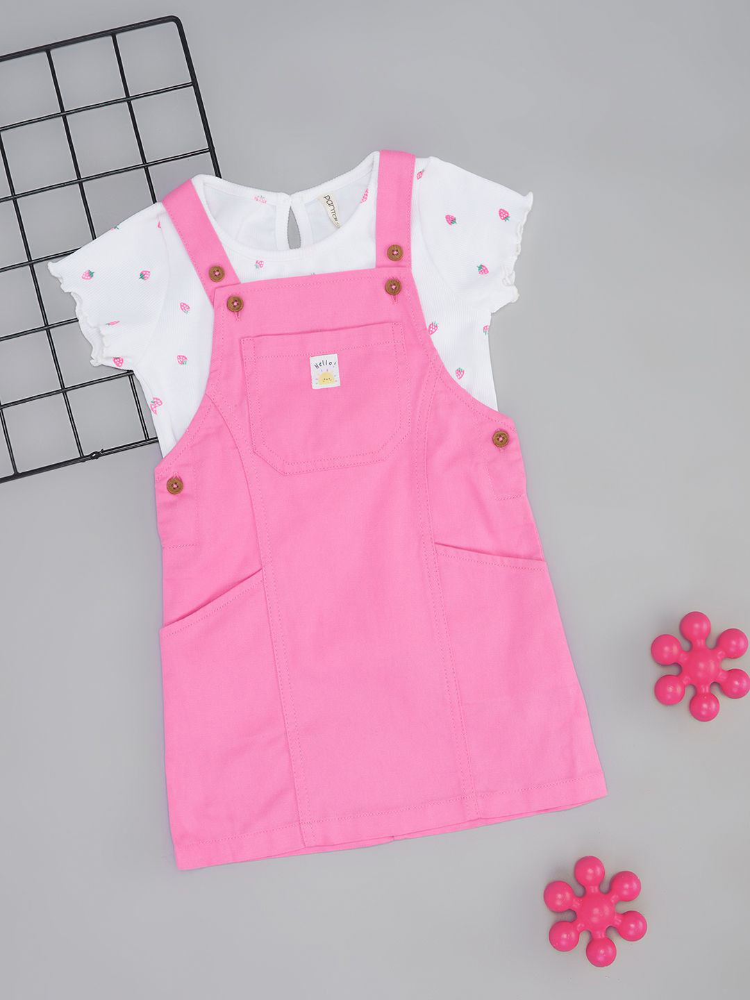 Pantaloons Baby Infants Straight Leg Cotton T-Shirt With Dungarees