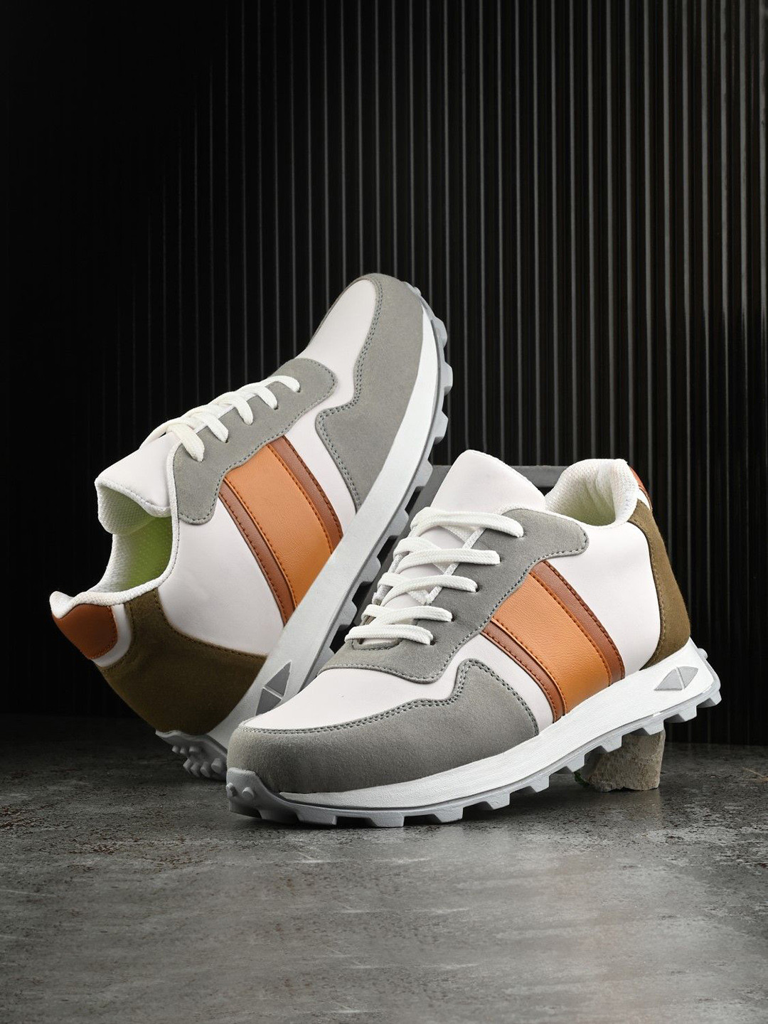 Rising Wolf Men Sneakers