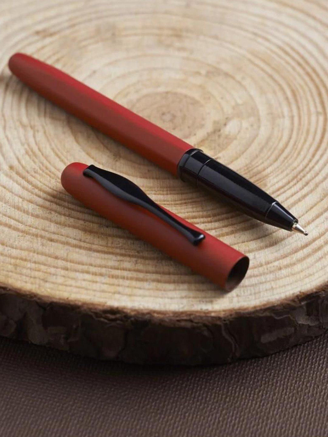 Carlton London Glossy Elegant Design & Secure Magnetic Closure Pen