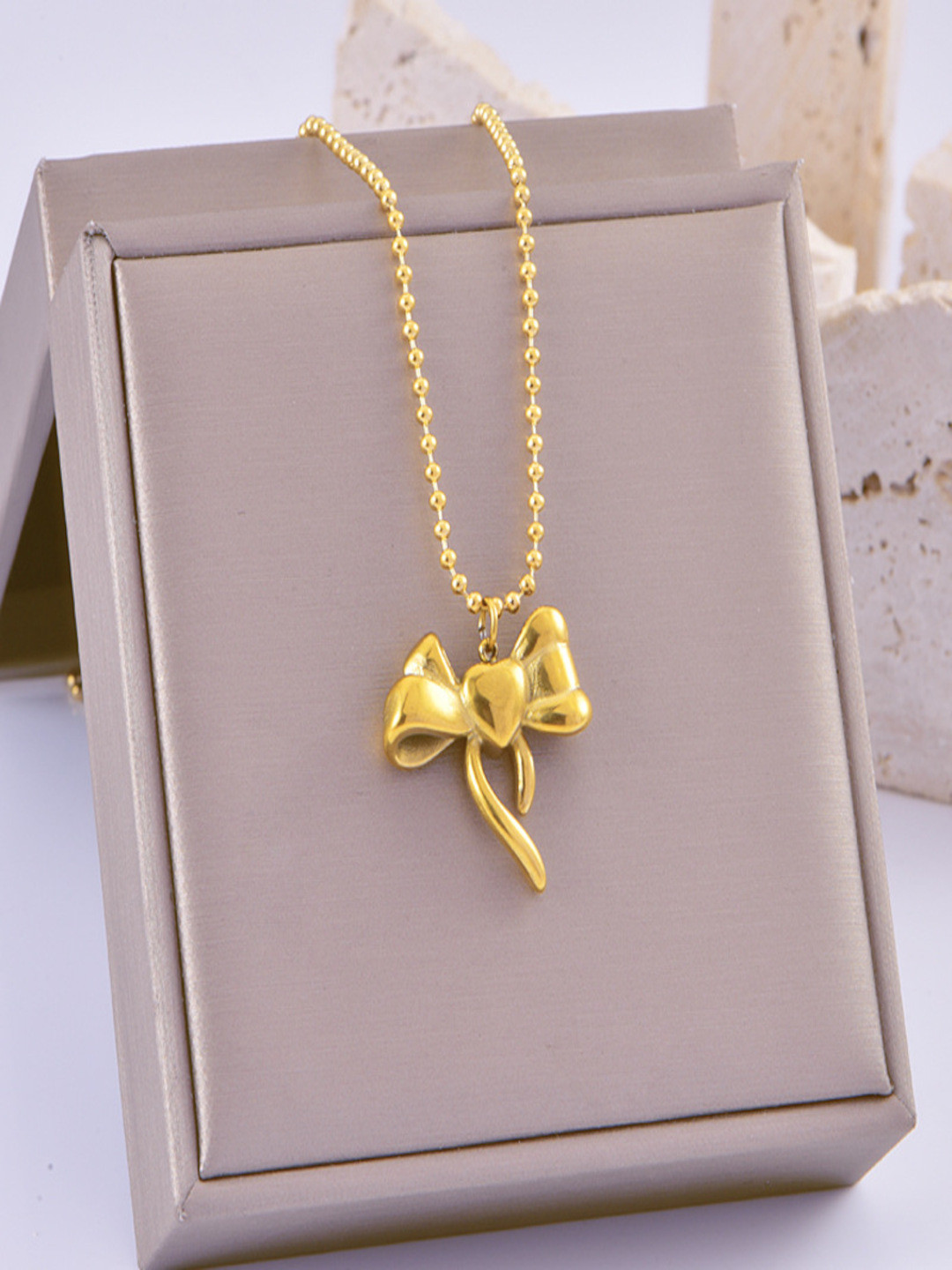 DressBerry Minimal Chain with Bow-Shaped Pendant