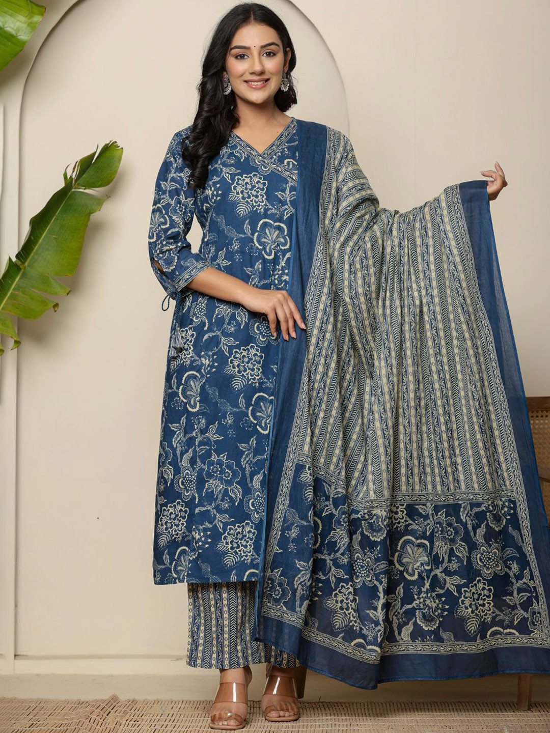 Do Dhaage Floral Printed Angrakha Style Pure Cotton Kurta with Trousers & With Dupatta