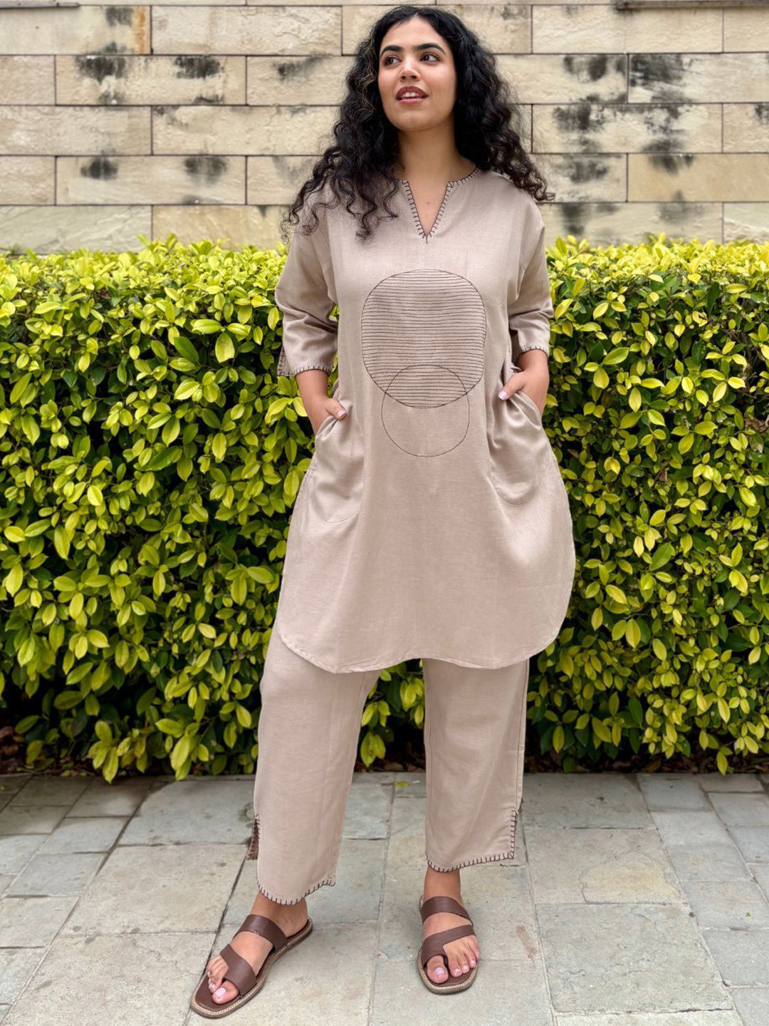 Minimul Lakeer Geometric Embroidered Thread Work Linen Kurta With Trousers