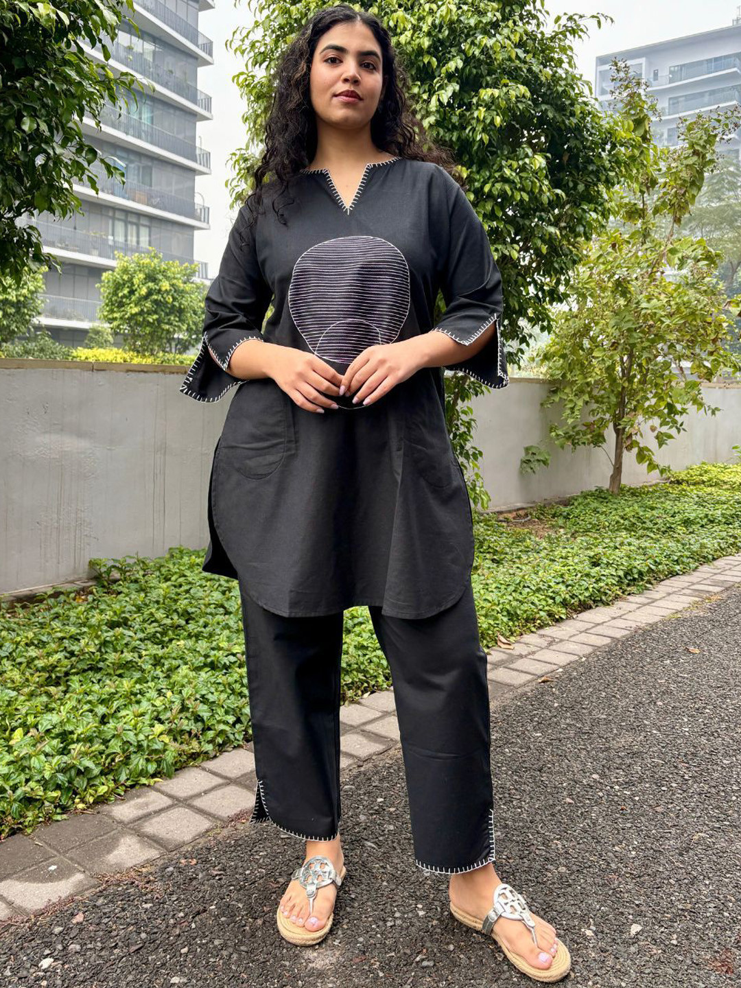 Minimul Lakeer Geometric Embroidered Thread Work Linen Kurta With Trousers