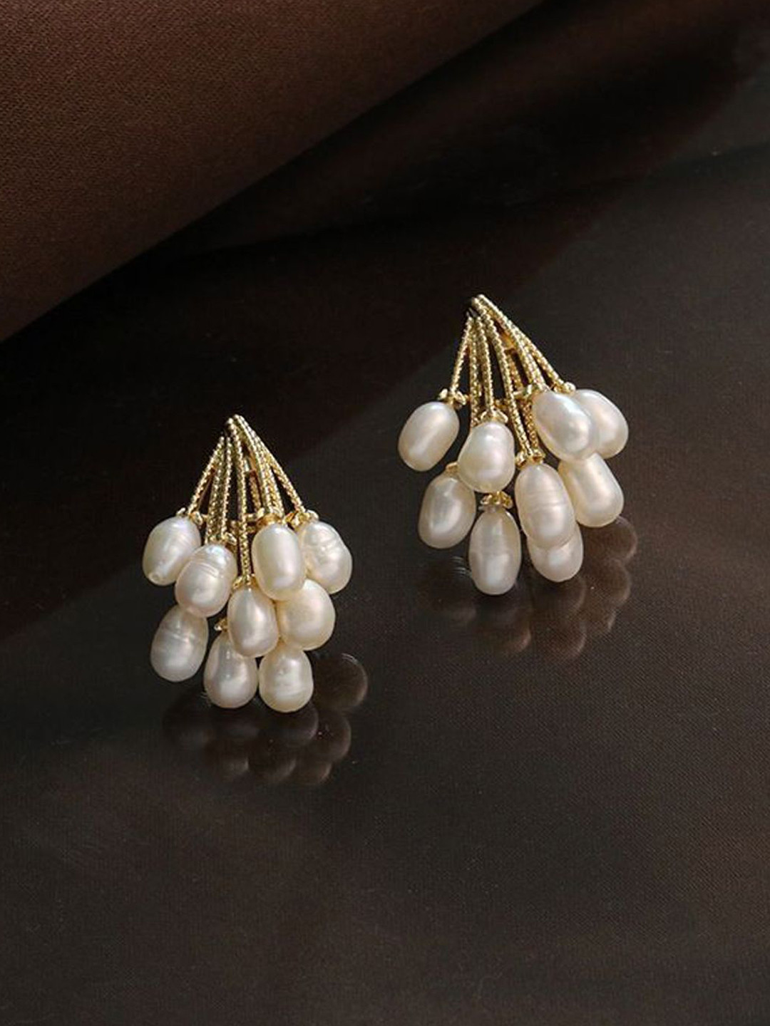 BEYTER Sterling Silver Classic Pearl Studs