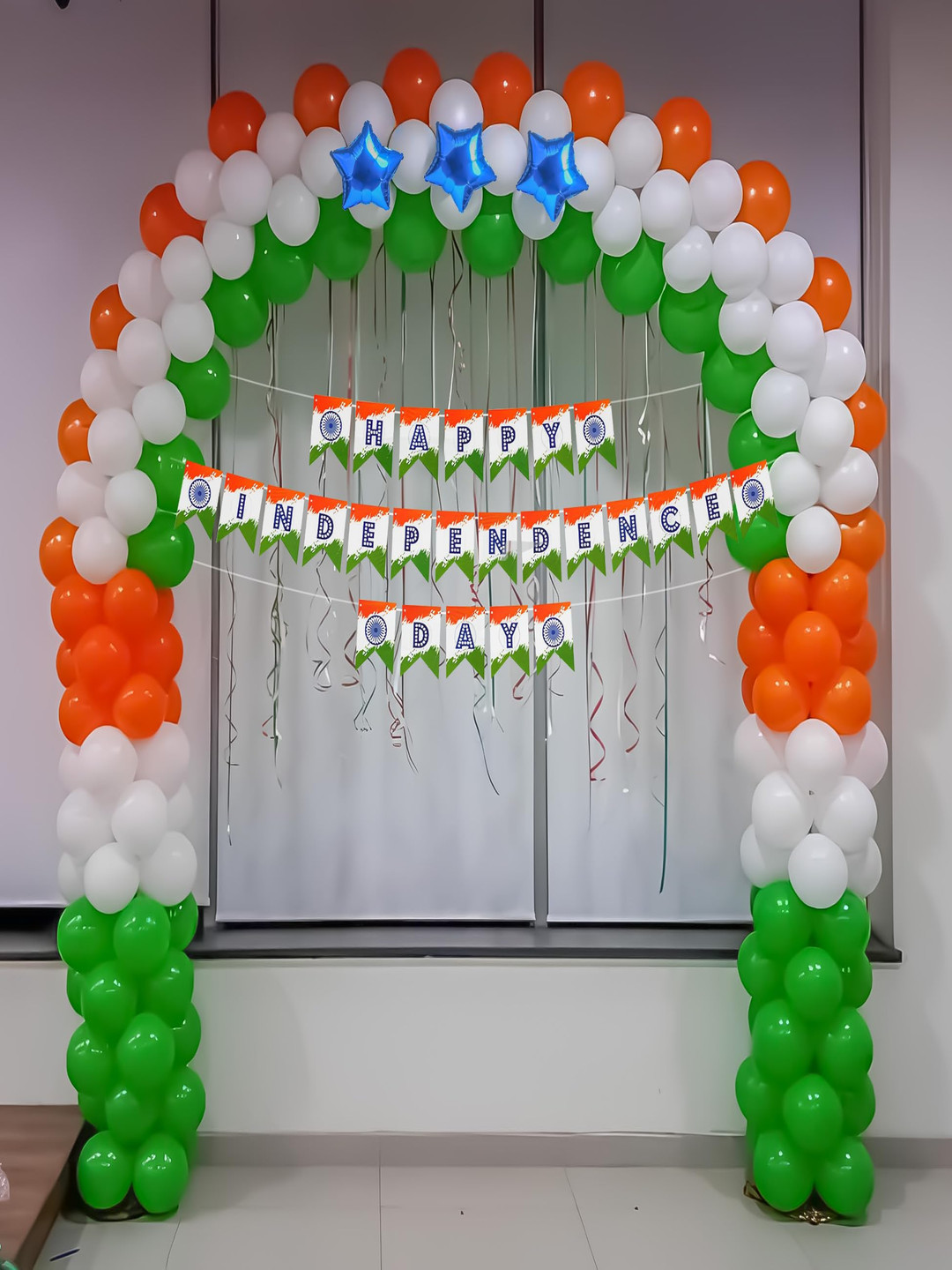 Special You 64Pcs White & Green Balloons Festive Decor