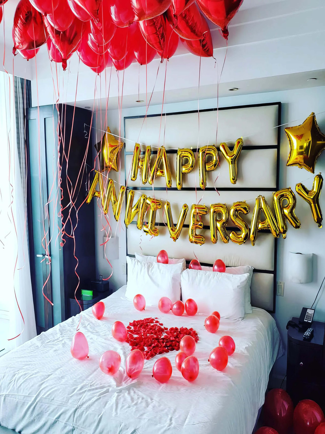 Special You 31 Pcs Red Anniversary Decorations