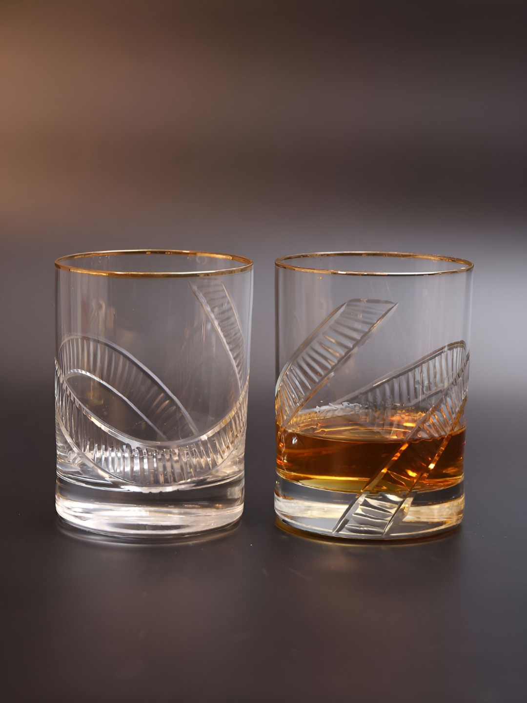 SMOKEY COCKTAIL Set of 2 Transparent & Gold-Toned Crystal Whiskey Glasses