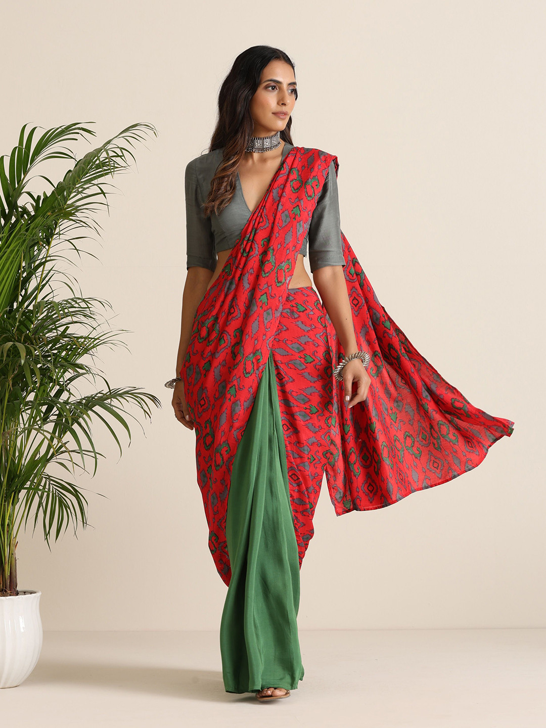 trueBrowns Ethnic Motifs Red Muslin Ikat Saree