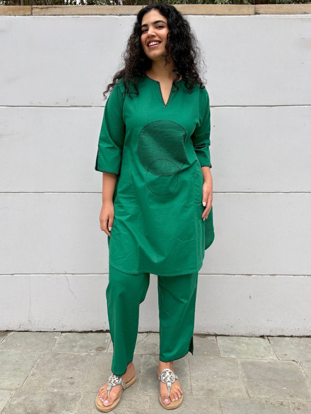 Minimul Lakeer Geometric Embroidered Thread Work Linen Kurta With Trousers