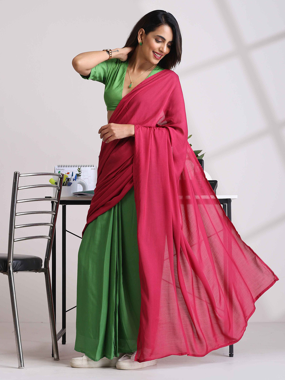 trueBrowns Green Pink Muslin Silk Pre-Stitched Saree