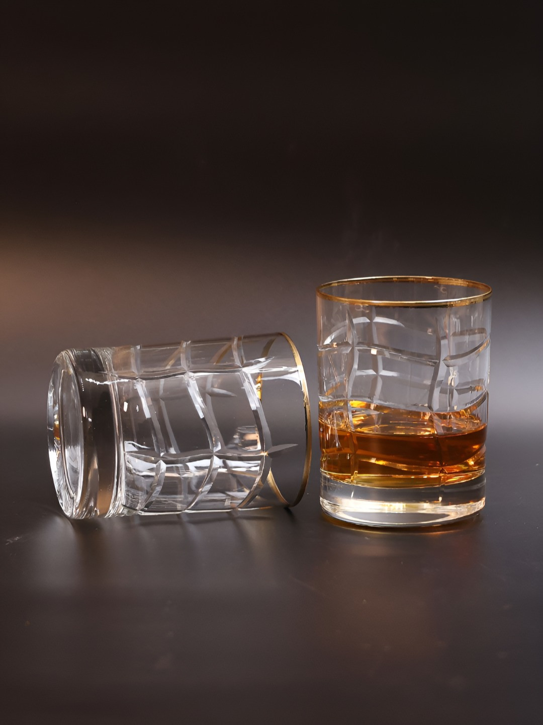 SMOKEY COCKTAIL Transparent Set of 2 Textured Crystal Square Whiskey Glasses with Gold Rim