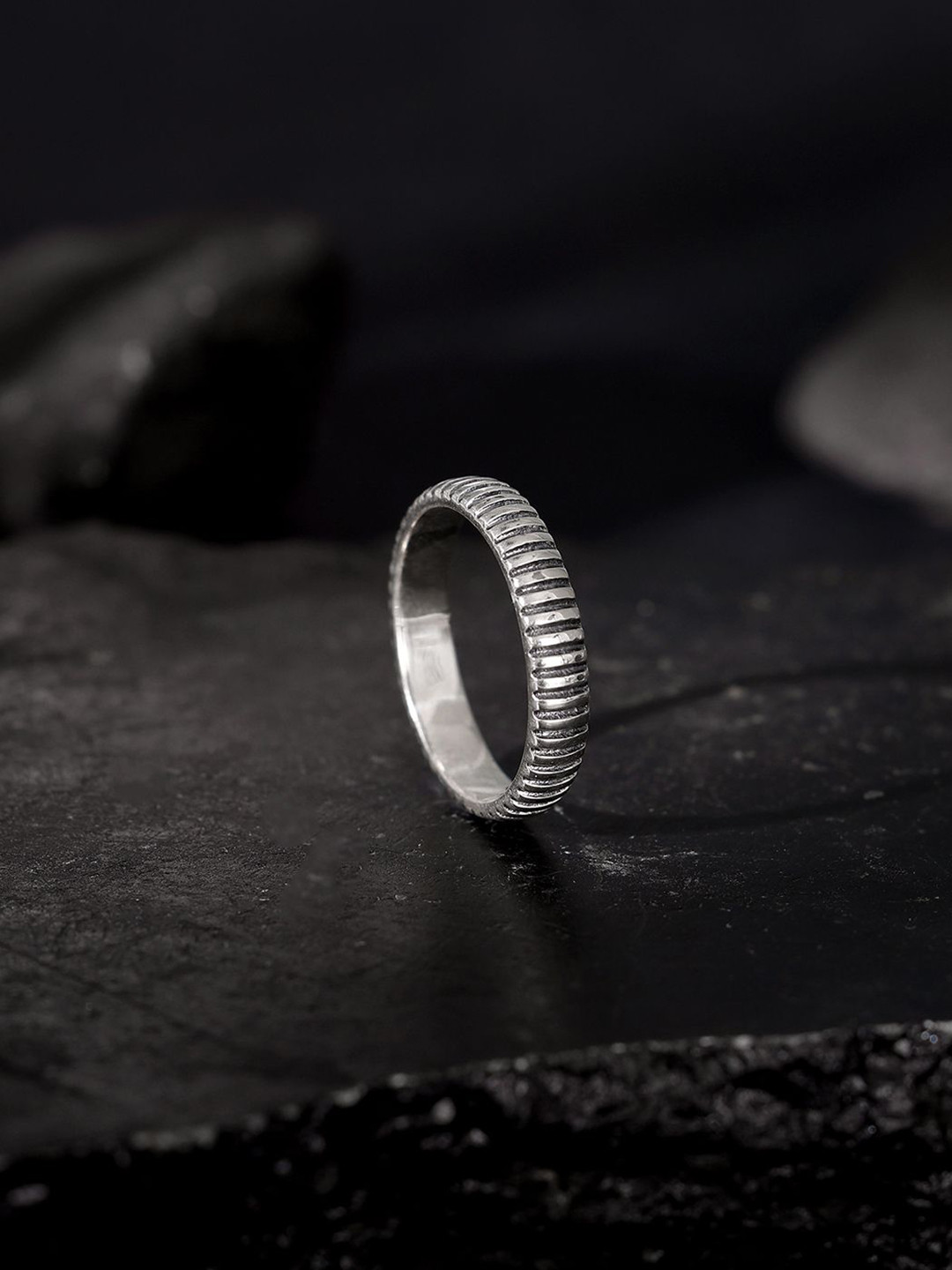 GIVA 925 Silver Rhodium-Plated Oxidised Modest Leader Ring For Him