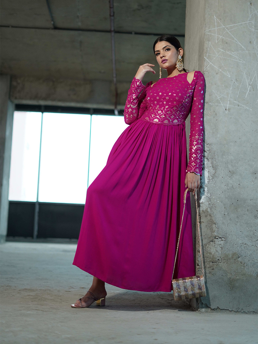 Shades of Sabi Solid Round neck Fit & Flare Dress