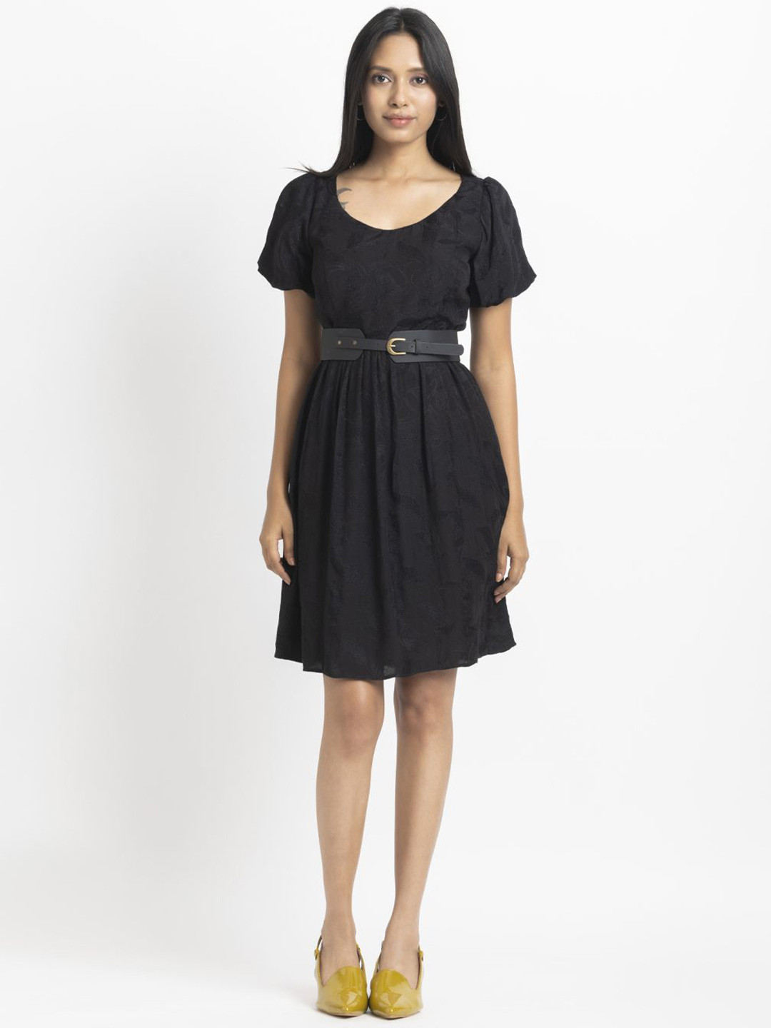 SHAYE Black Scoop Neck Solid Short Sleeves Casual Dress For Women