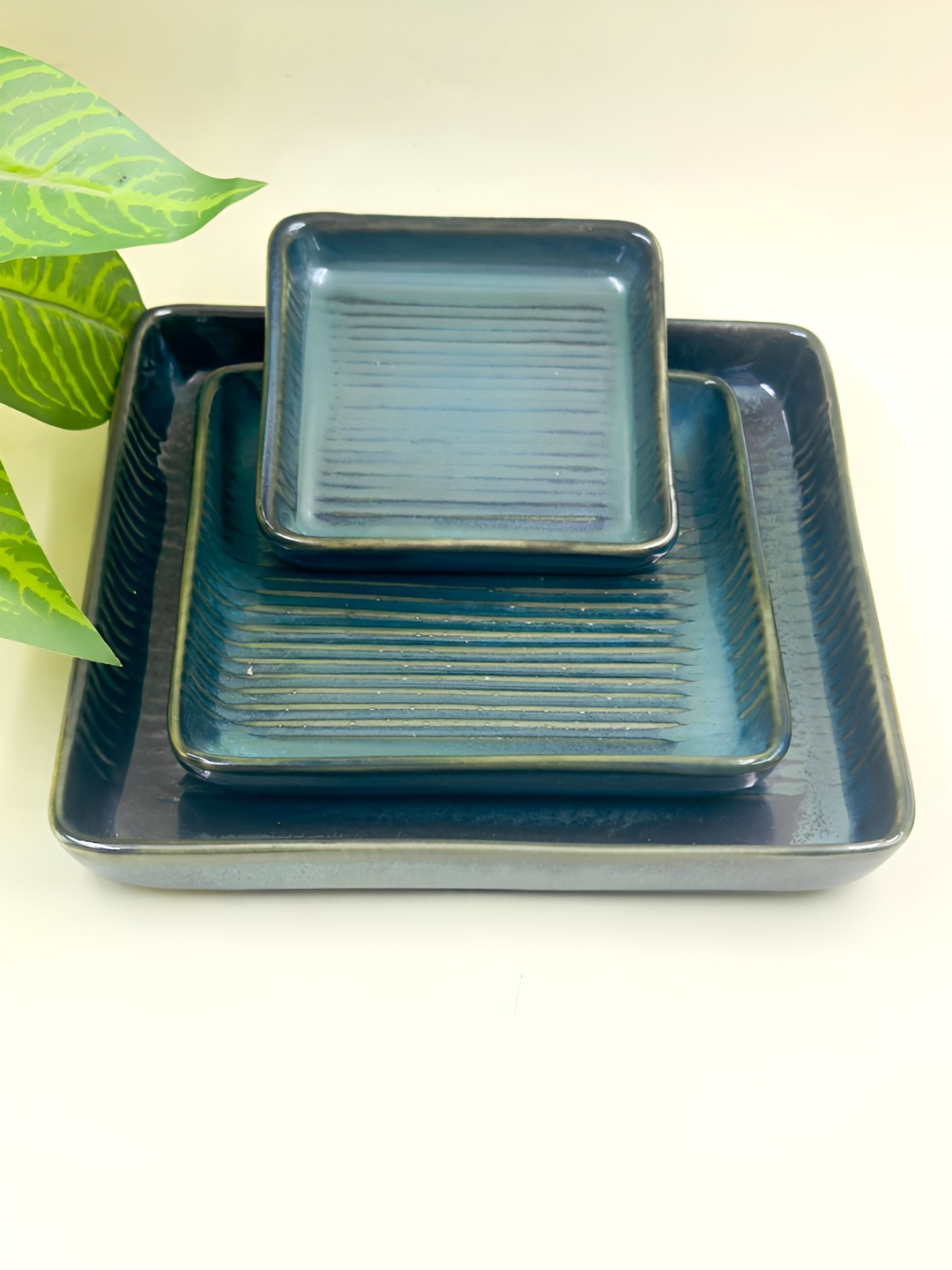 Lupaava Green & White 3 Pieces Dotted Design Ceramic Microwave Safe Plates