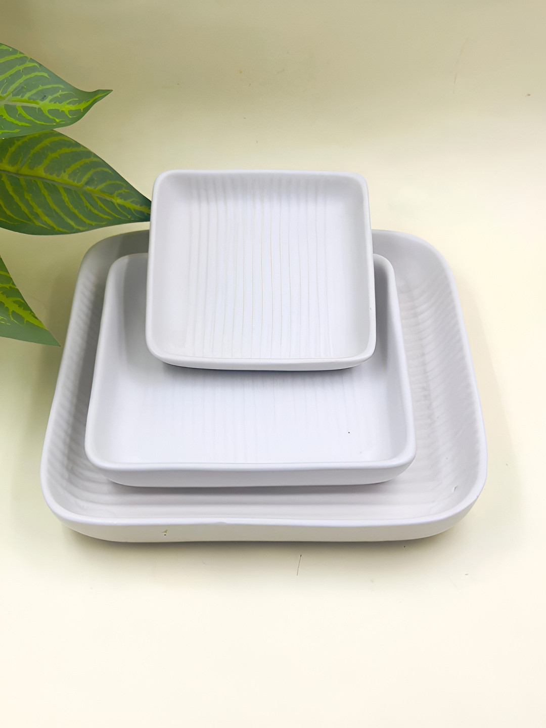 Lupaava White 3 Pieces Dotted Design Ceramic Microwave Safe Plates