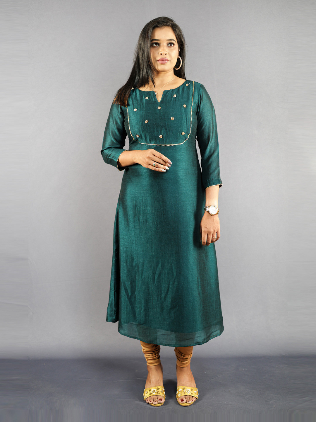 ZARIA Yoke Design Notch Neck Straight Kurta