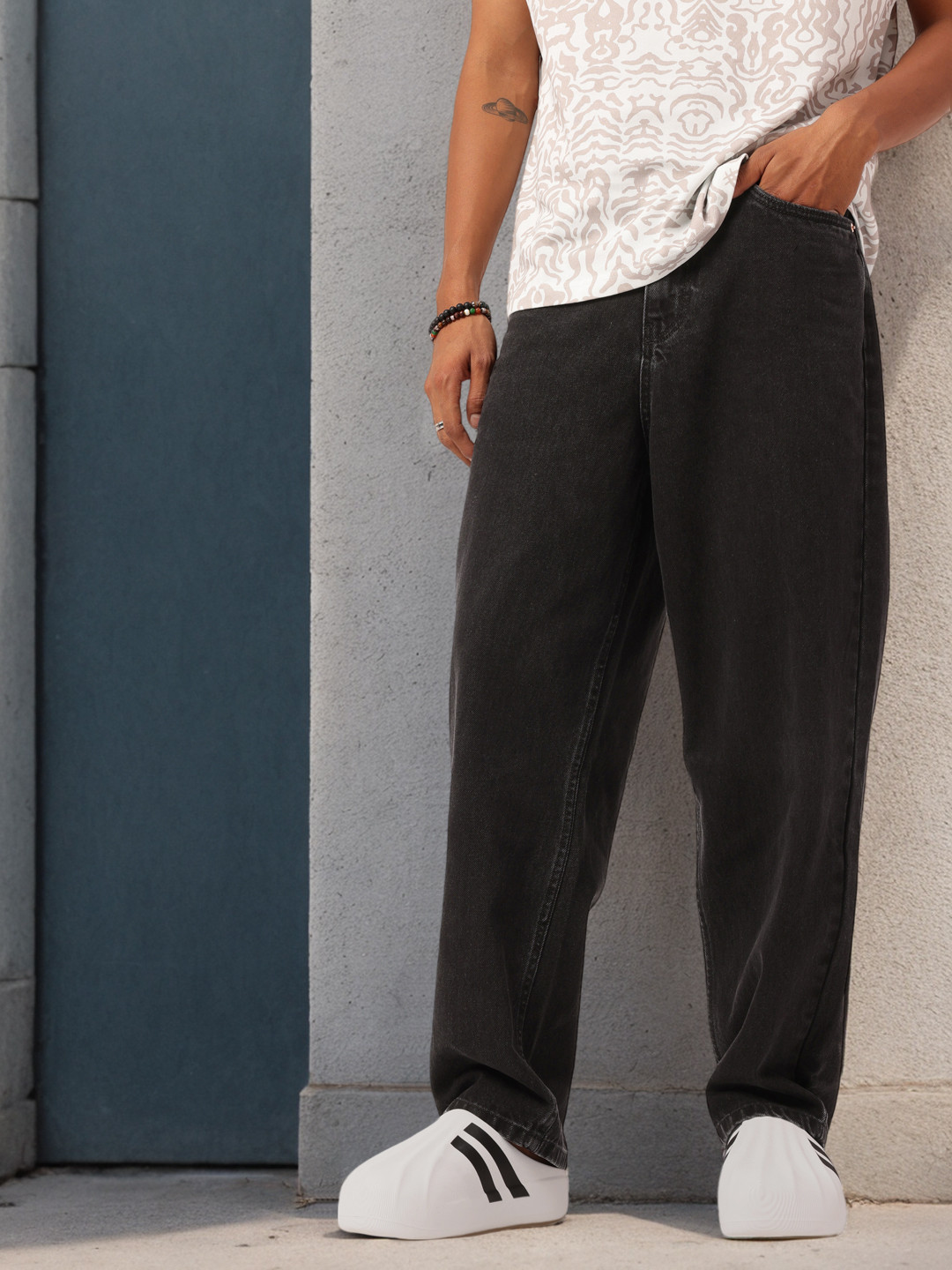 Kook N Keech Men Grunge  Light Fade Relaxed Fit Jeans