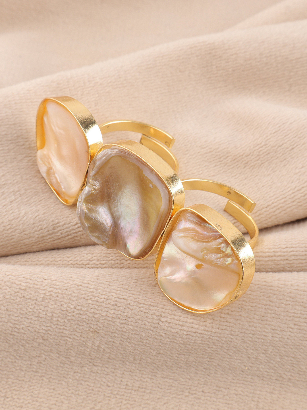 Ozanoo Gold-Plated Designer MOP Shell Pearls Studded Adjustable Double Finger Ring
