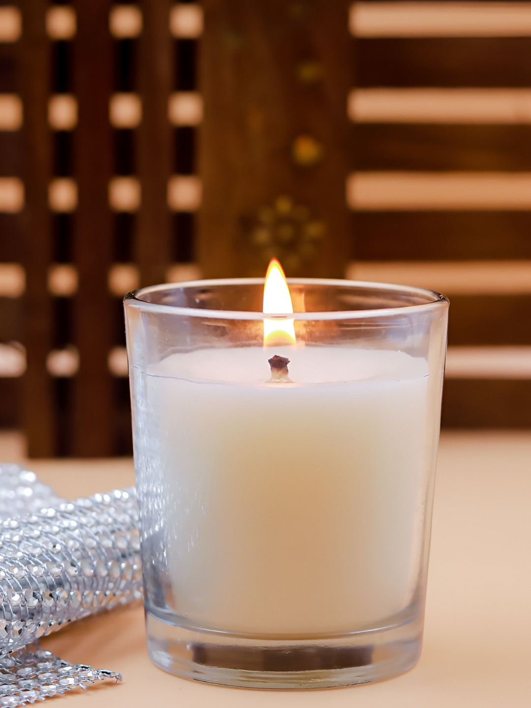 HARINI White Candle with Glass Holder