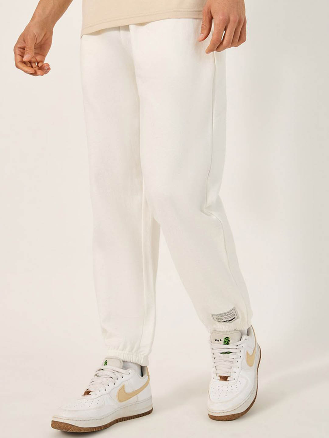 Styli Men Relaxed Fit Jogger With Badge And Zipper Pockets