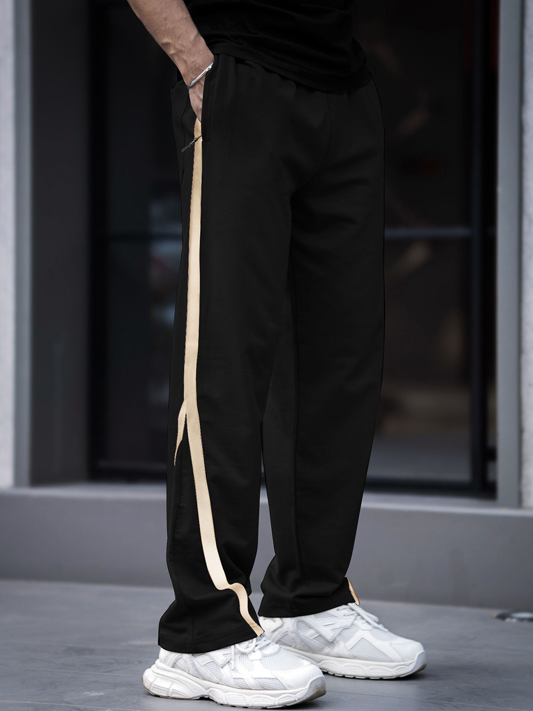 Maniac Mens  Baggy Fit Mid Rise Track Pants